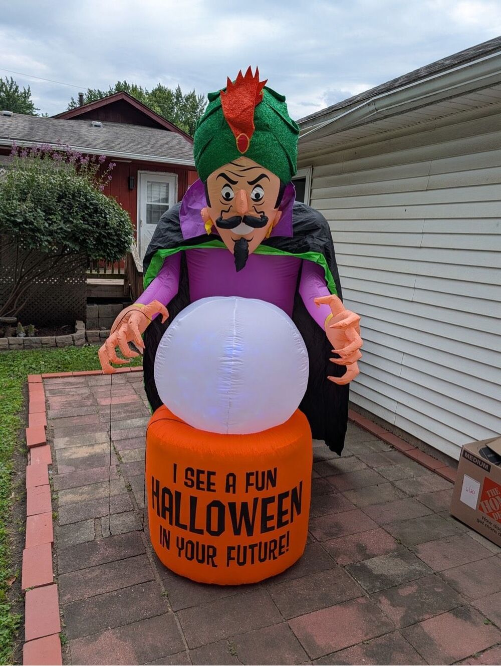 7.5 ft Gemmy Airblown Inflatable Halloween Fire & Ice Fortune Teller
